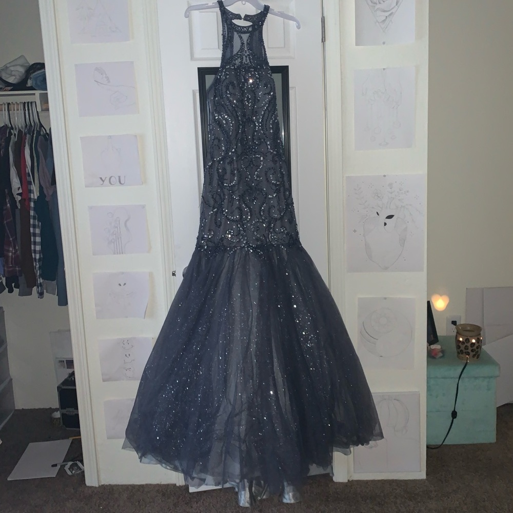 PROM DRESS - Picture 2 of 3